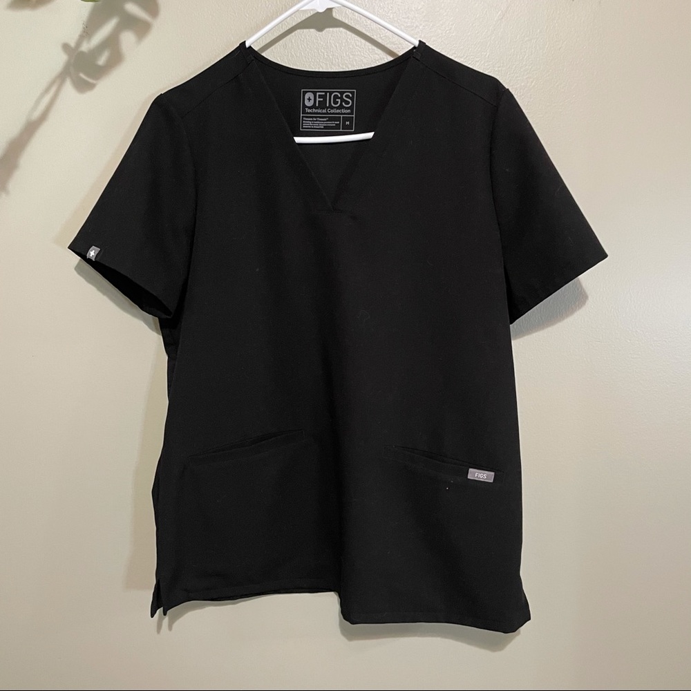 figs medium black scrub top with pockets